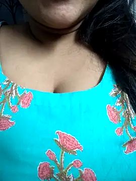 Jeenat  online show from March 2025 06:43:02 PM