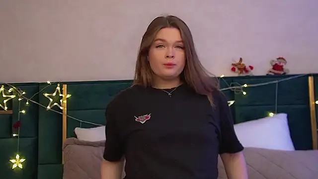 Snapshot of CrystalLyons chatting on December 2025 06:19:01 AM CrystalLyons online show from December 2025 06:19:01 AM