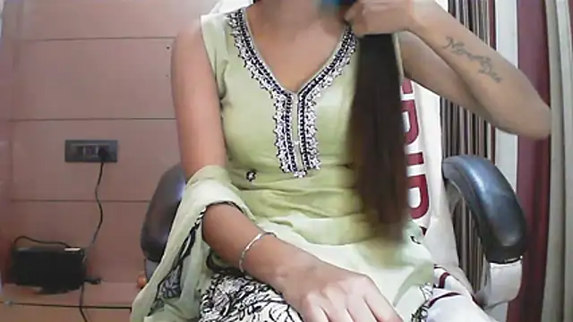 collage hoty online show from December 2025 04:48:01 PM