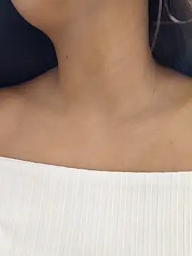 Catalehia Milk online show from November 2025 07:15:01 PM