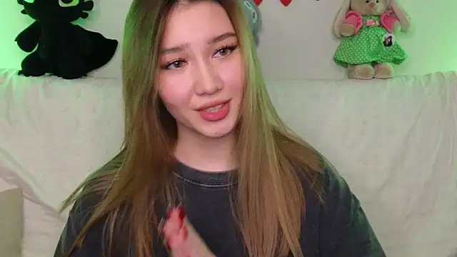 Snapshot of LuxuryGirl__ chatting on March 2025 01:06:02 PM LuxuryGirl online show from March 2025 01:06:02 PM