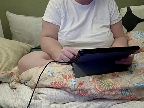 Snapshot of MarthaBriest chatting on December 2025 09:56:01 PM MarthaBriest online show from December 2025 09:56:01 PM