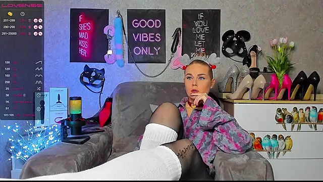 HannaKorsak online show from December 2024 05:44:01 PM