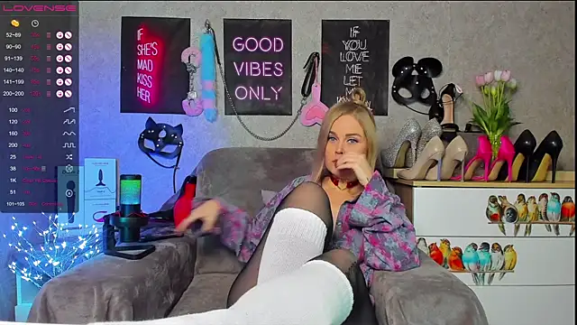 HannaKorsak online show from December 2024 07:00:01 PM