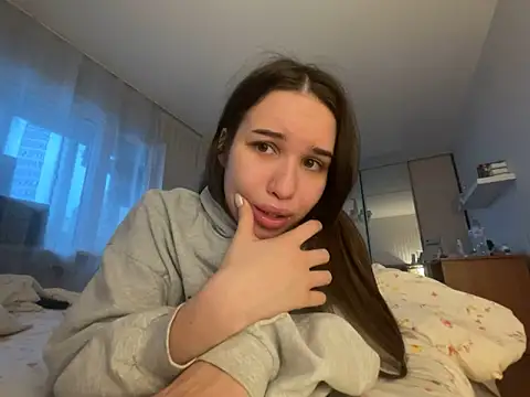 Roxie Mils online show from December 2025 08:10:02 AM