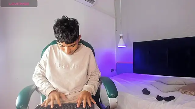 Snapshot of Austin_Cardieff chatting on January 2025 03:43:01 AM Austin Cardieff online show from January 2025 03:43:01 AM