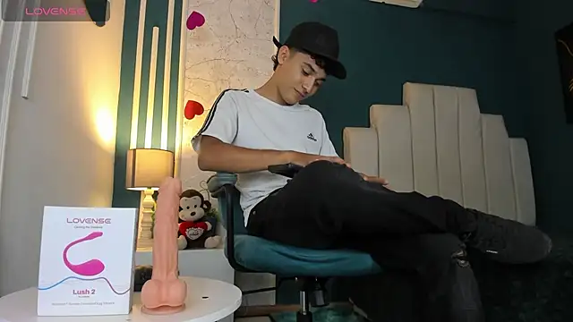 Snapshot of Austin_Cardieff chatting on February 2025 07:53:01 PM Austin Cardieff online show from February 2025 07:53:01 PM