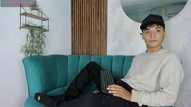 Snapshot of Austin_Cardieff chatting on March 2025 12:58:01 PM Austin Cardieff online show from March 2025 12:58:01 PM