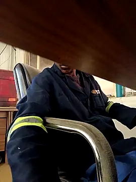 Snapshot of Dickson700 chatting on December 2025 06:30:02 AM Dickson700 online show from December 2025 06:30:02 AM