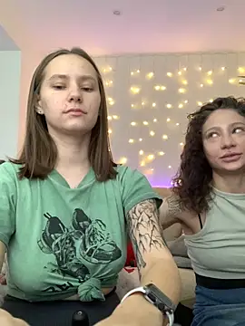 Snapshot of HotCaramellsTV chatting on October 2025 10:01:01 AM HotCaramellsTV online show from October 2025 10:01:01 AM