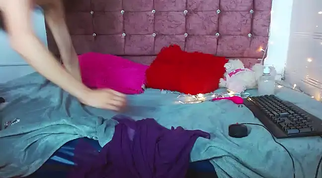 sara caplerx online show from December 2024 06:53:01 PM