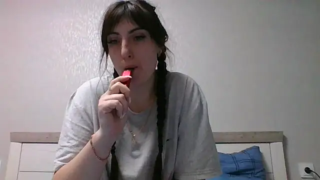 Snapshot of Moniic_Moon chatting on December 2024 04:28:01 PM Moniic Moon online show from December 2024 04:28:01 PM