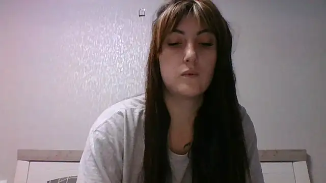 Snapshot of Moniic_Moon chatting on December 2024 03:48:01 PM Moniic Moon online show from December 2024 03:48:01 PM