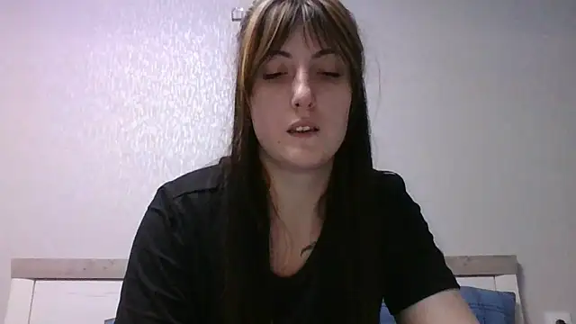Snapshot of Moniic_Moon chatting on January 2025 03:57:01 PM Moniic Moon online show from January 2025 03:57:01 PM