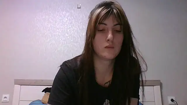 Snapshot of Moniic_Moon chatting on January 2025 03:50:01 PM Moniic Moon online show from January 2025 03:50:01 PM