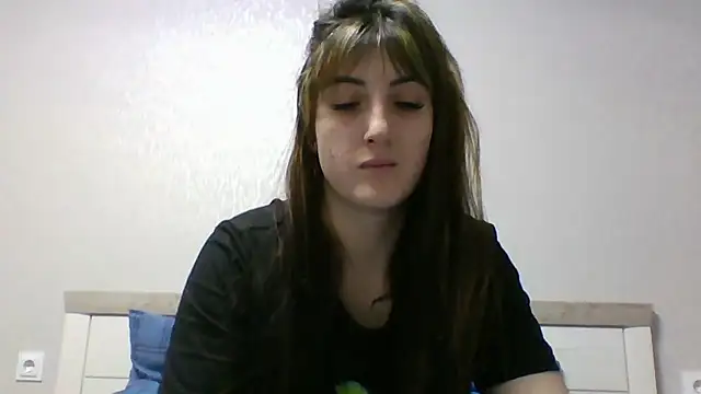 Snapshot of Moniic_Moon chatting on February 2025 04:34:02 PM Moniic Moon online show from February 2025 04:34:02 PM