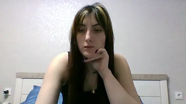 Snapshot of Moniic_Moon chatting on February 2025 03:21:01 PM Moniic Moon online show from February 2025 03:21:01 PM