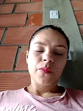 Snapshot of Mommy-Hot chatting on February 2025 06:37:01 PM Mommy-Hot online show from February 2025 06:37:01 PM