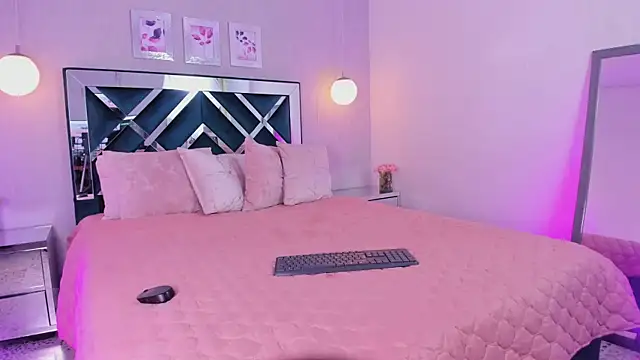 Snapshot of ibella7 chatting on December 2025 07:32:01 PM ibella7 online show from December 2025 07:32:01 PM