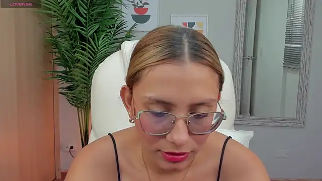 Mia Sanchez01 online show from December 2024 02:42:01 AM
