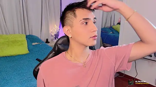 Snapshot of Chris_Maddox chatting on December 2025 10:48:01 PM Chris Maddox online show from December 2025 10:48:01 PM