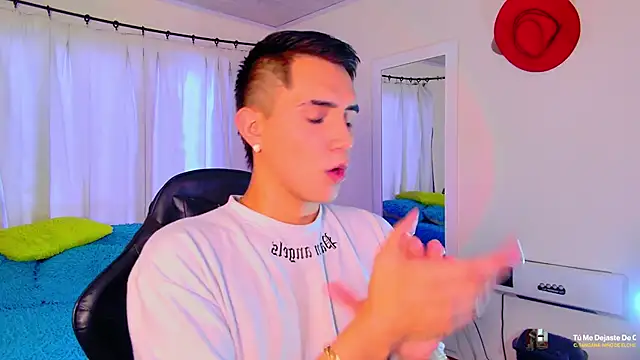 Snapshot of Chris_Maddox chatting on December 2025 07:45:02 PM Chris Maddox online show from December 2025 07:45:02 PM