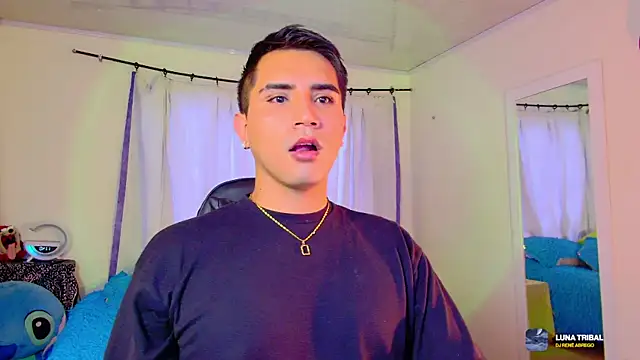 Snapshot of Chris_Maddox chatting on December 2025 07:40:02 PM Chris Maddox online show from December 2025 07:40:02 PM