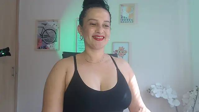 lucy diiaz online show from February 2025 07:18:02 PM