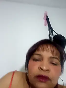 Snapshot of _violetta_- chatting on October 2025 07:34:02 PM violetta - online show from October 2025 07:34:02 PM