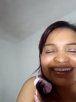 Snapshot of _violetta_- chatting on November 2025 01:08:01 AM violetta - online show from November 2025 01:08:01 AM