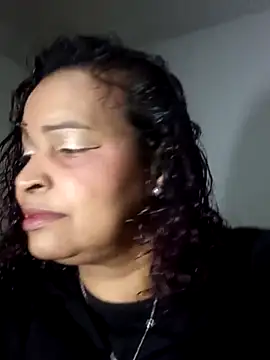 Snapshot of _violetta_- chatting on November 2025 08:20:02 PM violetta - online show from November 2025 08:20:02 PM