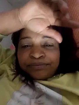 Snapshot of _violetta_- chatting on November 2025 01:11:01 AM violetta - online show from November 2025 01:11:01 AM