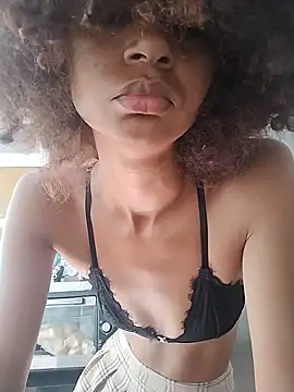 Snapshot of Emanuelle_manu chatting on December 2024 11:36:02 AM Emanuelle manu online show from December 2024 11:36:02 AM