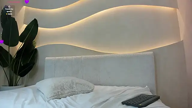 Naomi Dasilva online show from January 2025 01:32:01 AM