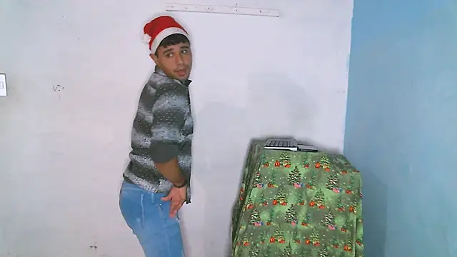 Snapshot of beautiful_james chatting on December 2024 02:20:02 AM beautiful james online show from December 2024 02:20:02 AM