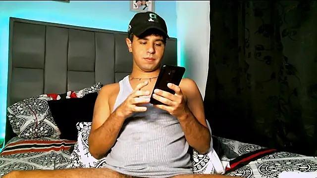 Snapshot of beautiful_james chatting on December 2024 10:48:02 PM beautiful james online show from December 2024 10:48:02 PM