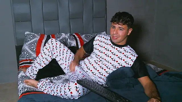 Snapshot of beautiful_james chatting on January 2025 02:37:01 AM beautiful james online show from January 2025 02:37:01 AM