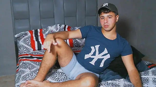 Snapshot of beautiful_james chatting on February 2025 12:40:02 AM beautiful james online show from February 2025 12:40:02 AM