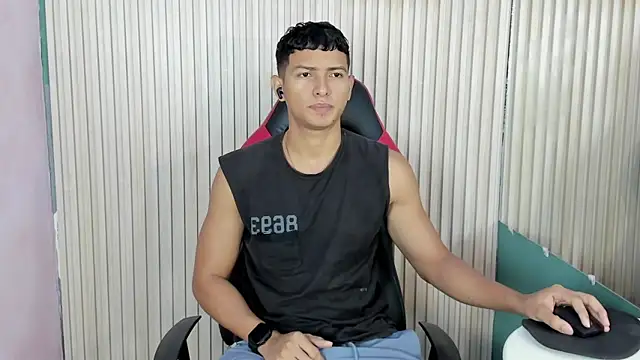 Snapshot of yei-sant chatting on November 2025 02:56:02 AM yei-sant online show from November 2025 02:56:02 AM