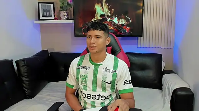 Snapshot of yei-sant chatting on November 2025 03:51:02 AM yei-sant online show from November 2025 03:51:02 AM