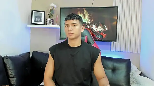 Snapshot of yei-sant chatting on December 2025 11:43:01 PM yei-sant online show from December 2025 11:43:01 PM