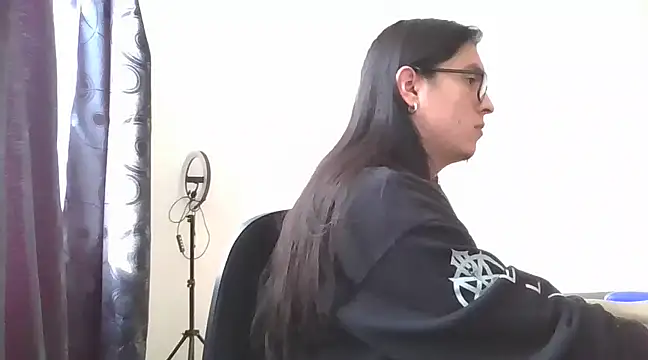 Snapshot of Pitton031 chatting on February 2025 09:27:02 PM Pitton031 online show from February 2025 09:27:02 PM