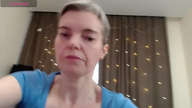 Cutie Erikaa1 online show from December 2024 08:37:02 AM