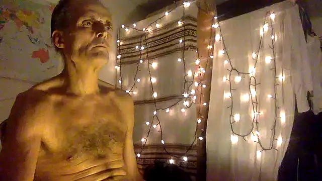 Snapshot of TowaFreespirit chatting on December 2024 10:34:01 PM TowaFreespirit online show from December 2024 10:34:01 PM