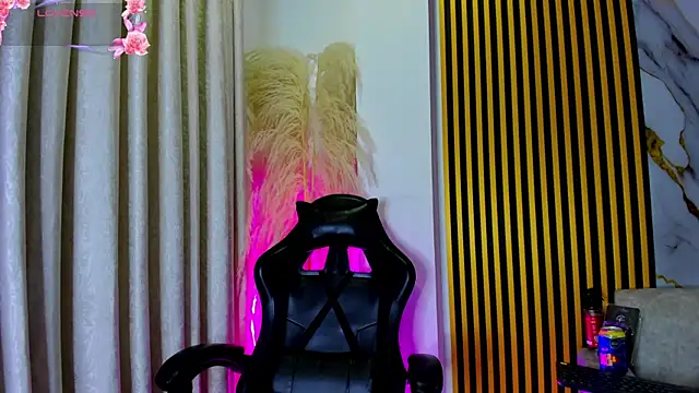 Snapshot of JulietaKane chatting on November 2025 05:24:01 AM JulietaKane online show from November 2025 05:24:01 AM