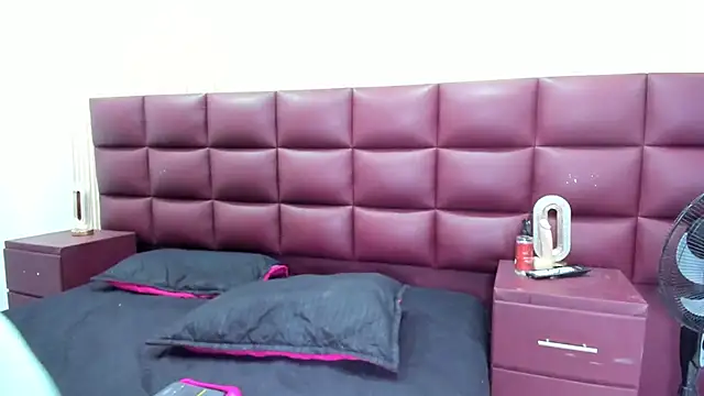 Snapshot of JulietaKane chatting on November 2025 05:28:02 AM JulietaKane online show from November 2025 05:28:02 AM