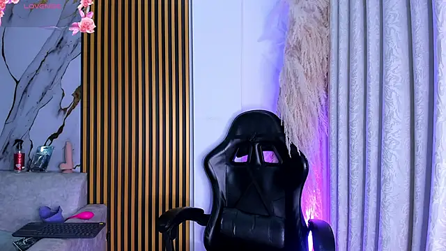 Snapshot of JulietaKane chatting on November 2025 05:40:02 AM JulietaKane online show from November 2025 05:40:02 AM