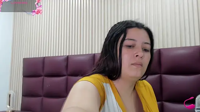 Snapshot of JulietaKane chatting on December 2025 05:06:02 AM JulietaKane online show from December 2025 05:06:02 AM