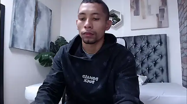 Snapshot of richar_voller chatting on January 2025 11:35:02 AM richar voller online show from January 2025 11:35:02 AM