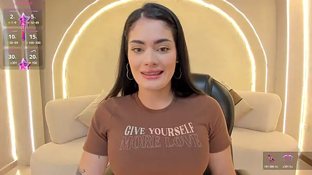 Snapshot of GiaFerrara chatting on November 2025 02:50:02 AM GiaFerrara online show from November 2025 02:50:02 AM